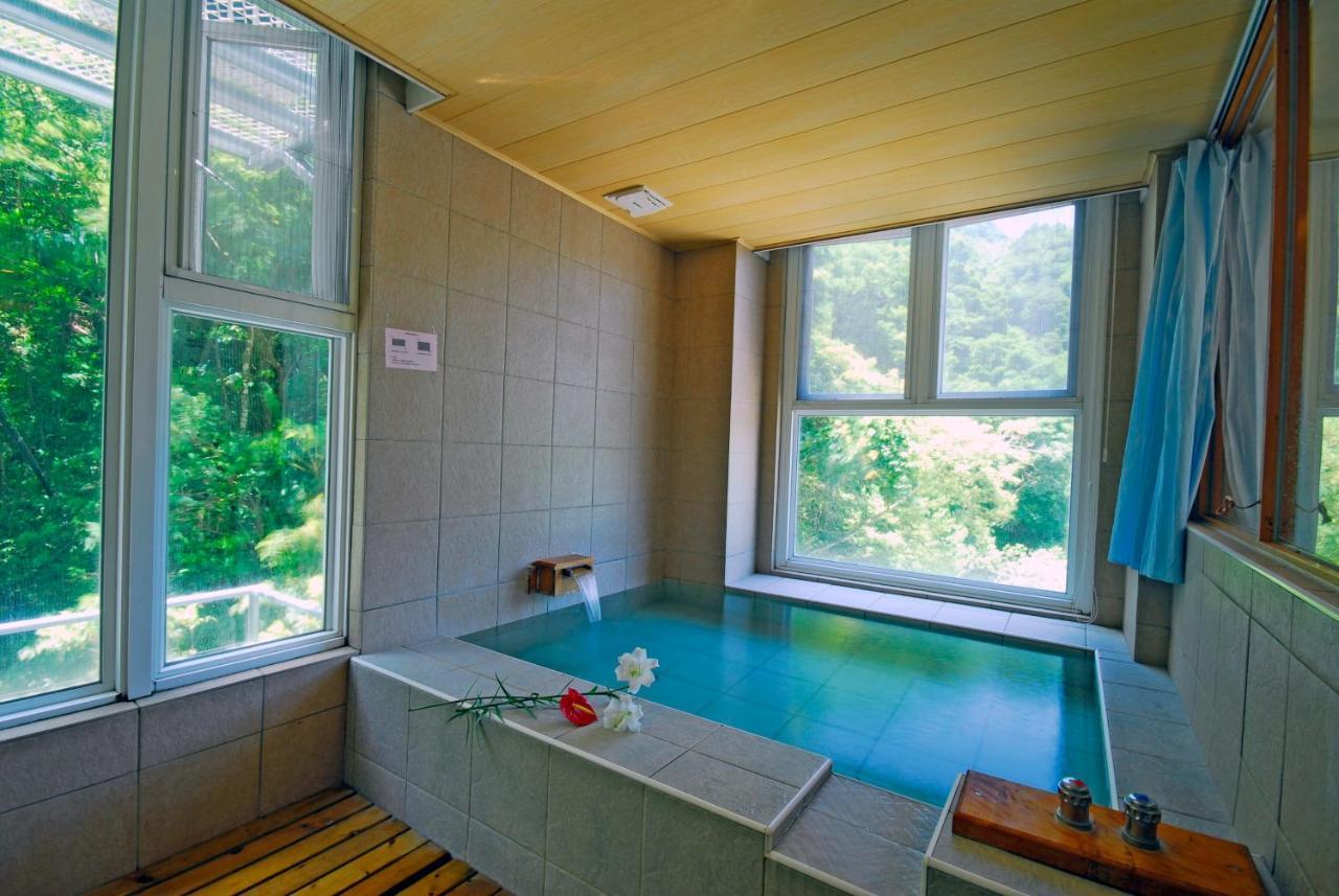 Crystal Hotel Nhân Ái Ngoại thất bức ảnh